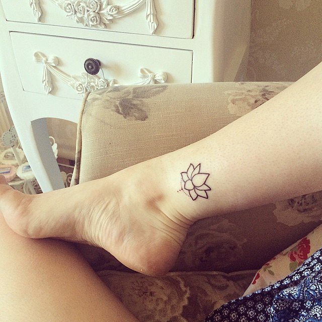 tatuaj tatuaje 20 de tatuaje mici pe care le vei adora Lone Lotus